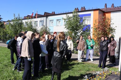 Уроки мужества под открытым небом: нурлатская молодежь знакомится с историей героев-земляков