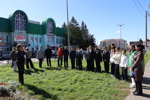 Уроки мужества под открытым небом: нурлатская молодежь знакомится с историей героев-земляков