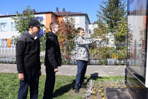Уроки мужества под открытым небом: нурлатская молодежь знакомится с историей героев-земляков