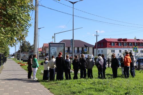 Уроки мужества под открытым небом: нурлатская молодежь знакомится с историей героев-земляков