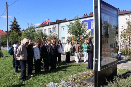 Уроки мужества под открытым небом: нурлатская молодежь знакомится с историей героев-земляков