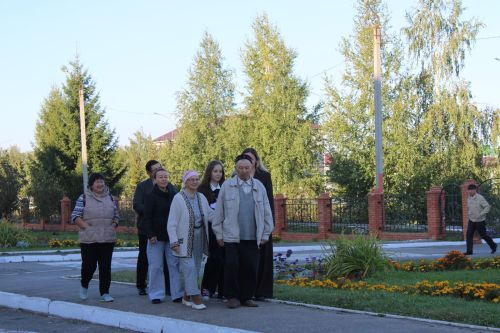 Всей семьей и с хвостатым другом: на выборы пришли четыре поколения Габсаликовых
