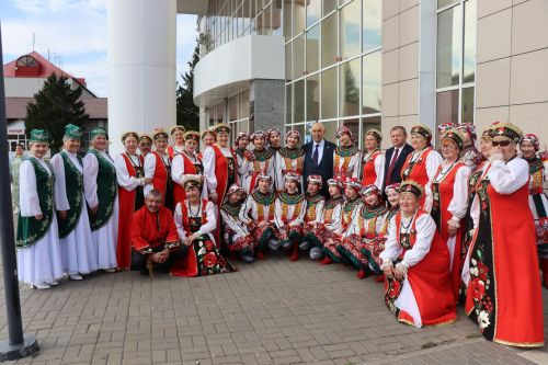 Яркая праздничная программа собрала нурлатцев на центральной площади