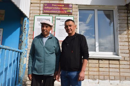 Связь поколений: в Нурлатском районе 96-летний труженик тыла и участник СВО проголосовали вместе