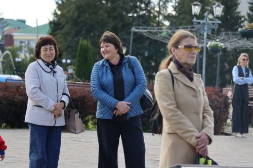 Яркая праздничная программа собрала нурлатцев на центральной площади