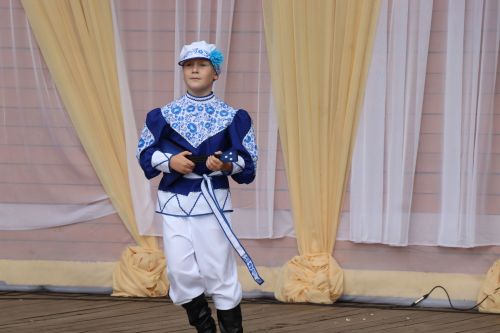 Яркая праздничная программа собрала нурлатцев на центральной площади