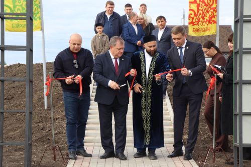 В Нурлате с участием министра открыли родник «Зуфар бабай чишмэсе»