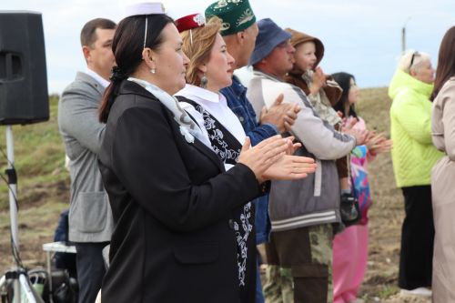В Нурлате с участием министра открыли родник «Зуфар бабай чишмэсе»