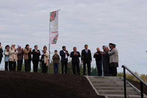В Нурлате с участием министра открыли родник «Зуфар бабай чишмэсе»