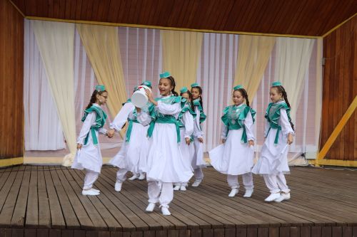 Яркая праздничная программа собрала нурлатцев на центральной площади