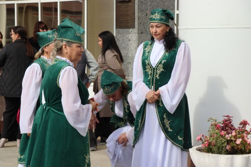 Яркая праздничная программа собрала нурлатцев на центральной площади