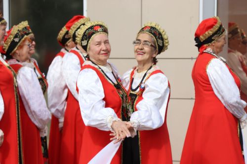 Яркая праздничная программа собрала нурлатцев на центральной площади