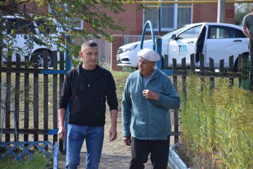 Связь поколений: в Нурлатском районе 96-летний труженик тыла и участник СВО проголосовали вместе