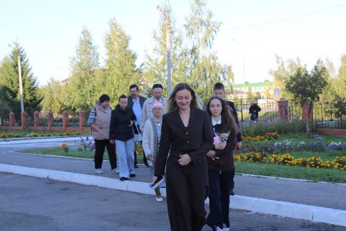 Всей семьей и с хвостатым другом: на выборы пришли четыре поколения Габсаликовых