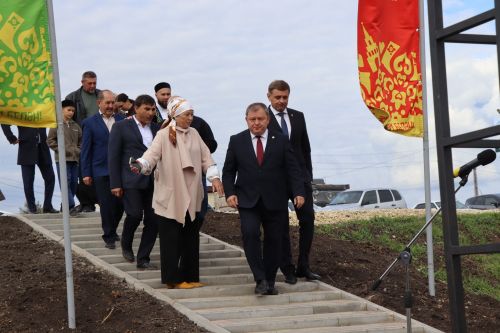 В Нурлате с участием министра открыли родник «Зуфар бабай чишмэсе»