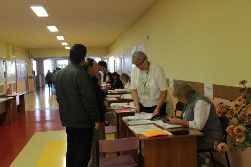 Всей семьей и с хвостатым другом: на выборы пришли четыре поколения Габсаликовых