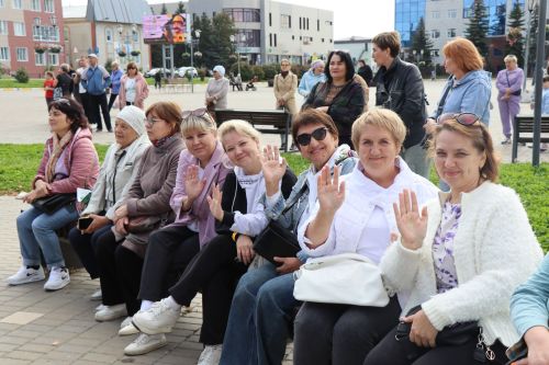 Яркая праздничная программа собрала нурлатцев на центральной площади