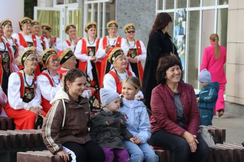 Яркая праздничная программа собрала нурлатцев на центральной площади