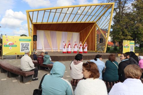 Яркая праздничная программа собрала нурлатцев на центральной площади