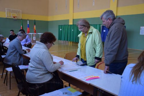 Единый день голосования в Нурлате: на избирательный участок №2331 жители приходят целыми семьями