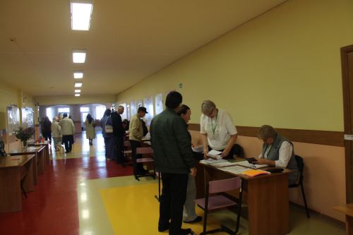 Всей семьей и с хвостатым другом: на выборы пришли четыре поколения Габсаликовых