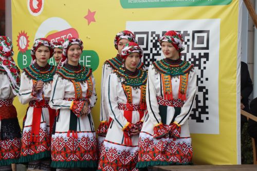 Яркая праздничная программа собрала нурлатцев на центральной площади