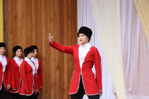 Яркая праздничная программа собрала нурлатцев на центральной площади