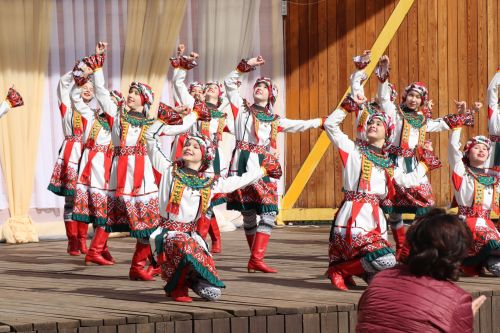 Яркая праздничная программа собрала нурлатцев на центральной площади