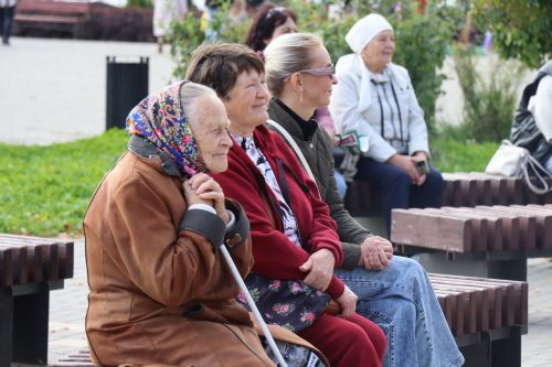 Яркая праздничная программа собрала нурлатцев на центральной площади