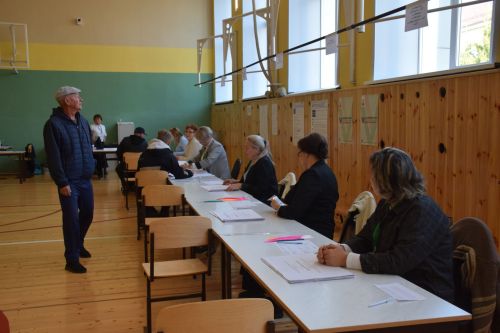 Единый день голосования в Нурлате: на избирательный участок №2331 жители приходят целыми семьями
