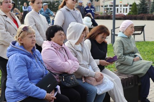 Яркая праздничная программа собрала нурлатцев на центральной площади