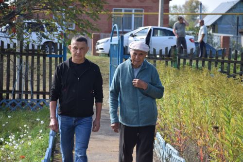 Связь поколений: в Нурлатском районе 96-летний труженик тыла и участник СВО проголосовали вместе