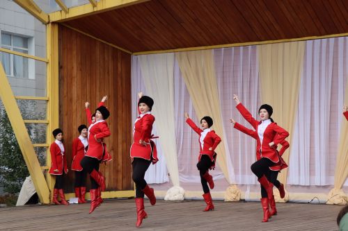 Яркая праздничная программа собрала нурлатцев на центральной площади