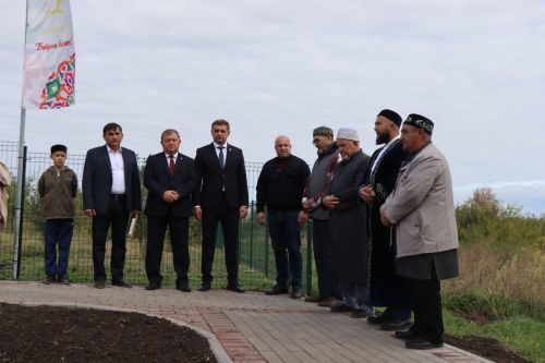 В Нурлате с участием министра открыли родник «Зуфар бабай чишмэсе»