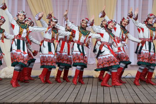 Яркая праздничная программа собрала нурлатцев на центральной площади
