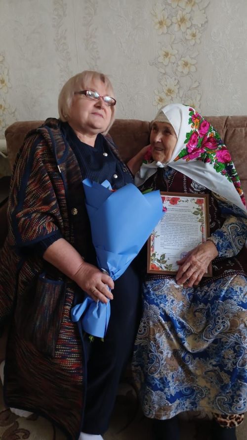 Жительницу Нурлата поздравили с 90-летием