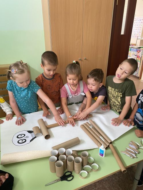 Юные нурлатцы собрали скелет из бросового материала
