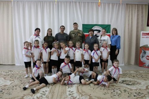 Юные «фиксики» из Нурлата поддержали военных трогательными письмами