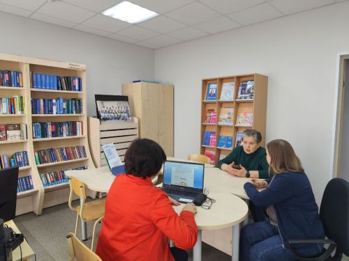 Нурлатцы осваивают цифровые навыки: в центральной библиотеке прошло занятие по компьютерной грамотности