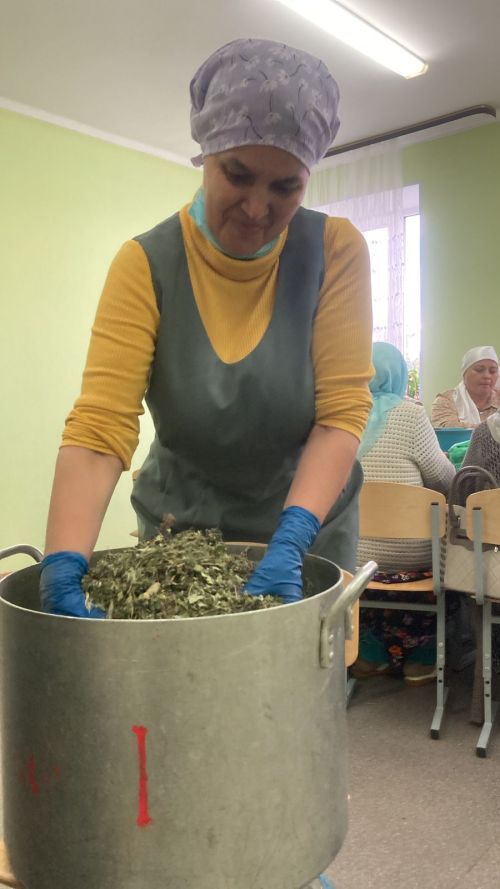 «Энием чае»: Нурлатское медресе отправляет на передовую частичку домашнего тепла
