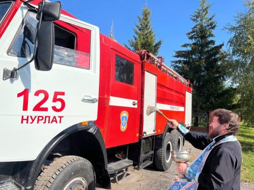 Нурлатские пожарные приняли участие в праздничном богослужении