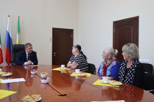 Глава Нурлатского района Дамир Ишкинеев дал старт традиционной акции «Районную газету – на родном языке»