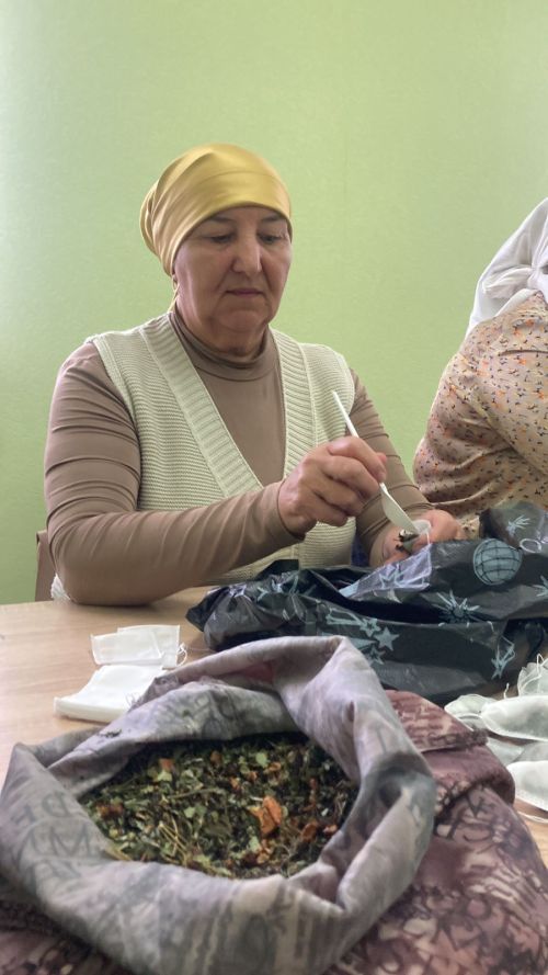 «Энием чае»: Нурлатское медресе отправляет на передовую частичку домашнего тепла