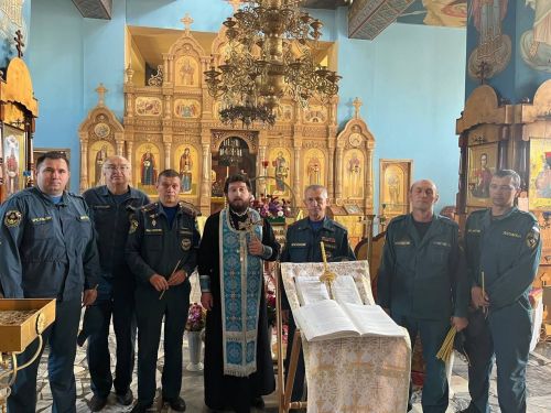 Нурлатские пожарные приняли участие в праздничном богослужении