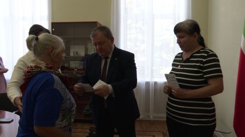 Глава Нурлатского района Дамир Ишкинеев дал старт традиционной акции «Районную газету – на родном языке»