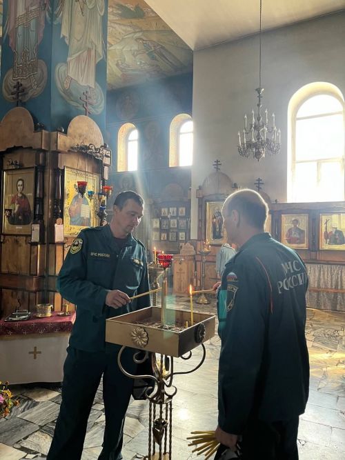Нурлатские пожарные приняли участие в праздничном богослужении