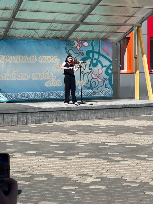 В Нурлатской детской школе искусств «Сэлэт» прошла праздничная линейка в День знаний