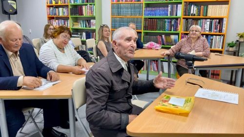 Поэтический четверг возобновил работу в библиотеке Нурлата