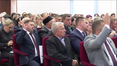 На первых сессиях Совета города и Совета района утвердили главу города и района