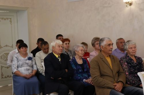 Бриллиантовые, изумрудные и золотые: в Нурлате чествовали юбиляров семейной жизни